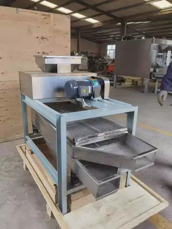 Peanut cutting machine complete with accessories