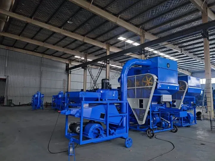 Groundnut shelling and cleaning machine